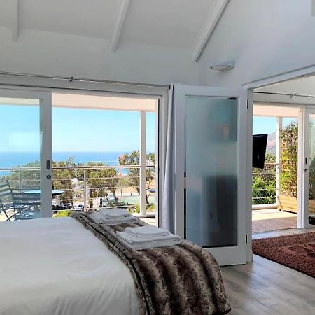Bright Camps Bay Loft With Stunning Views And Shared Pool Lägenhet Kapstaden Exteriör bild