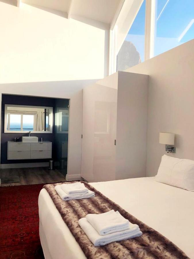 Bright Camps Bay Loft With Stunning Views And Shared Pool Lägenhet Kapstaden Exteriör bild